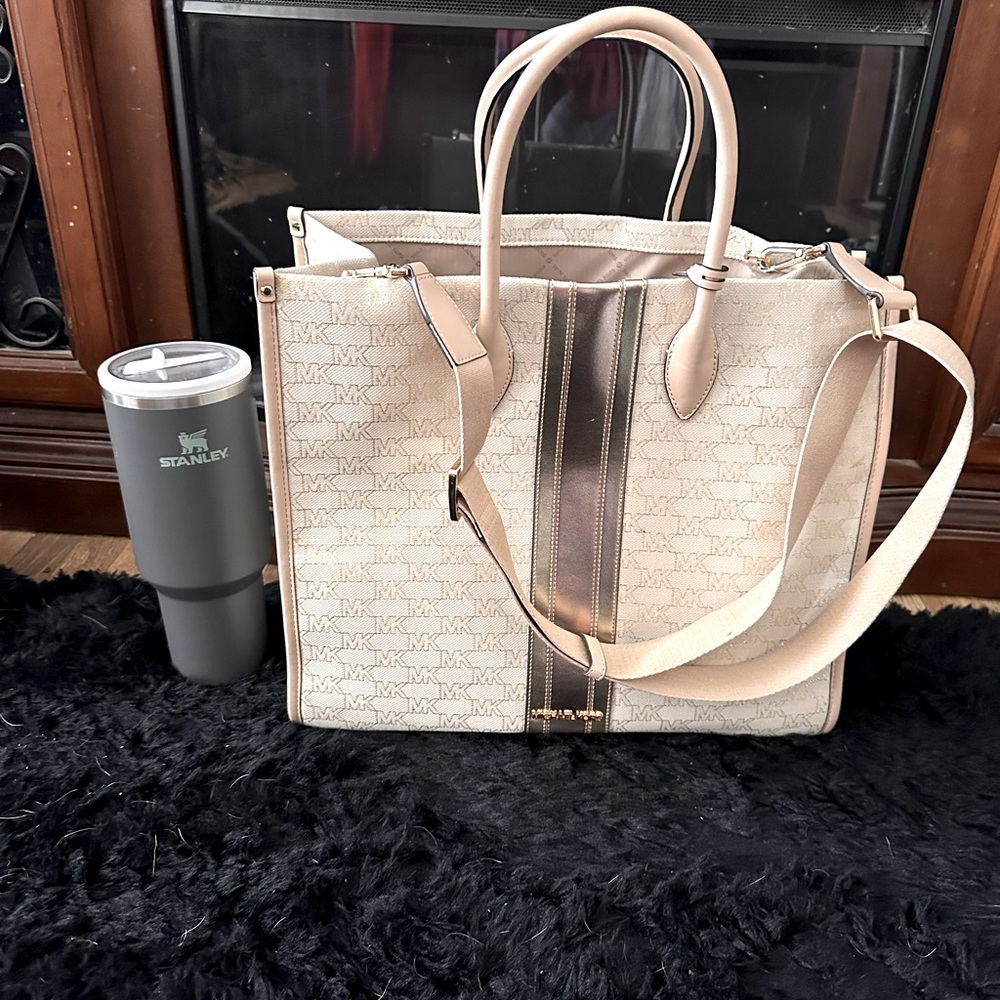 Michael Kors tote- like new